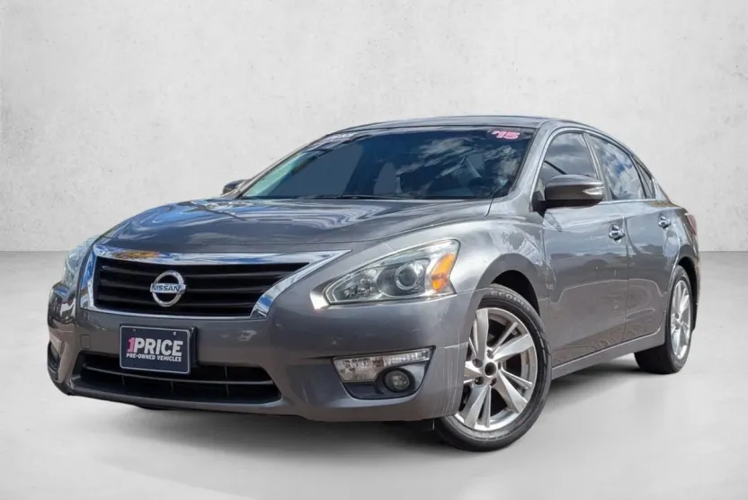 2015 Nissan Altima 2.5 SV photo 1