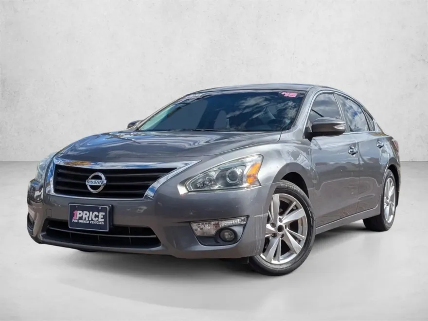 2015 Nissan Altima 2.5 SV photo 1