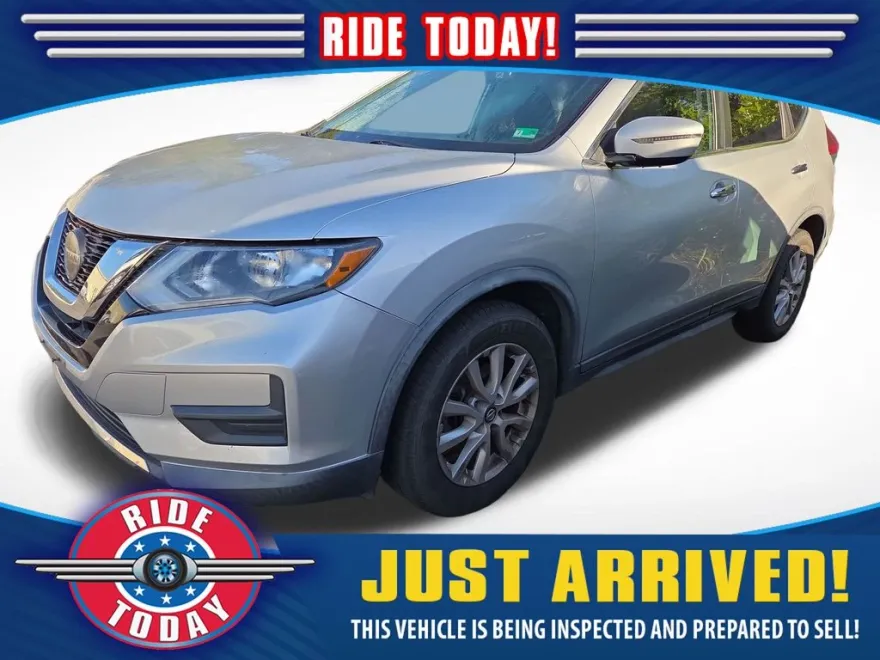 2018 Nissan Rogue SV photo 1