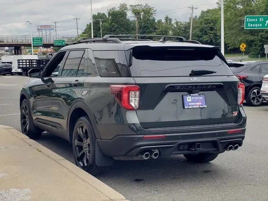 2022 Ford Explorer ST photo 1