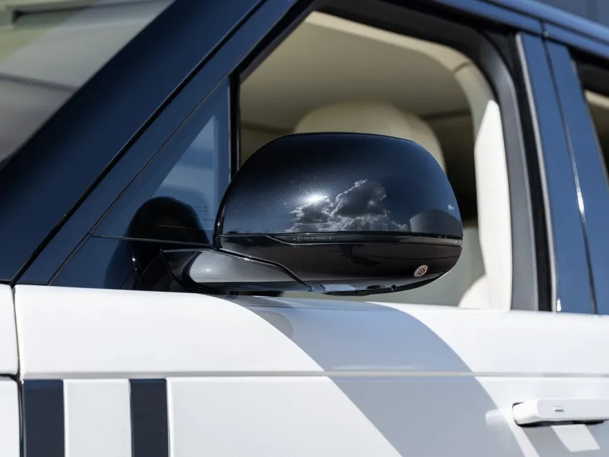 2023 Land Rover Range Rover SE photo 15