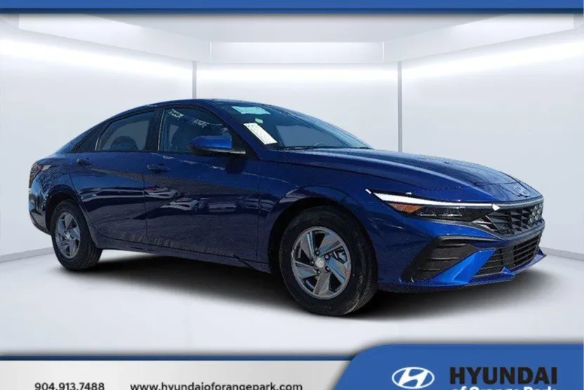 2025 Hyundai Elantra SE photo 1