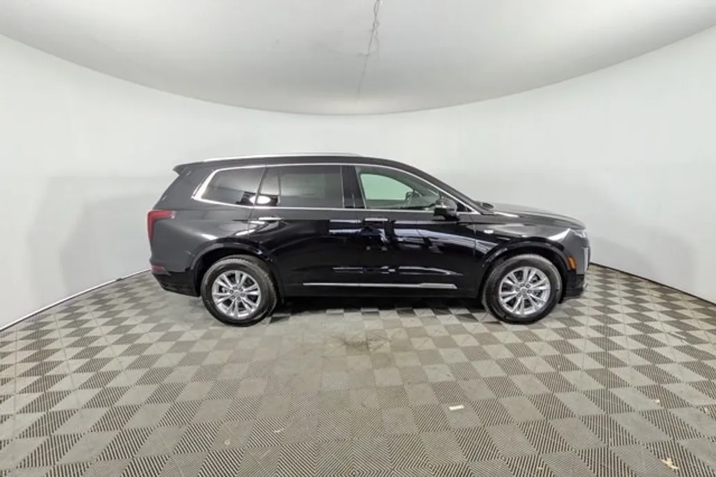 2025 Cadillac XT6 Luxury photo 1