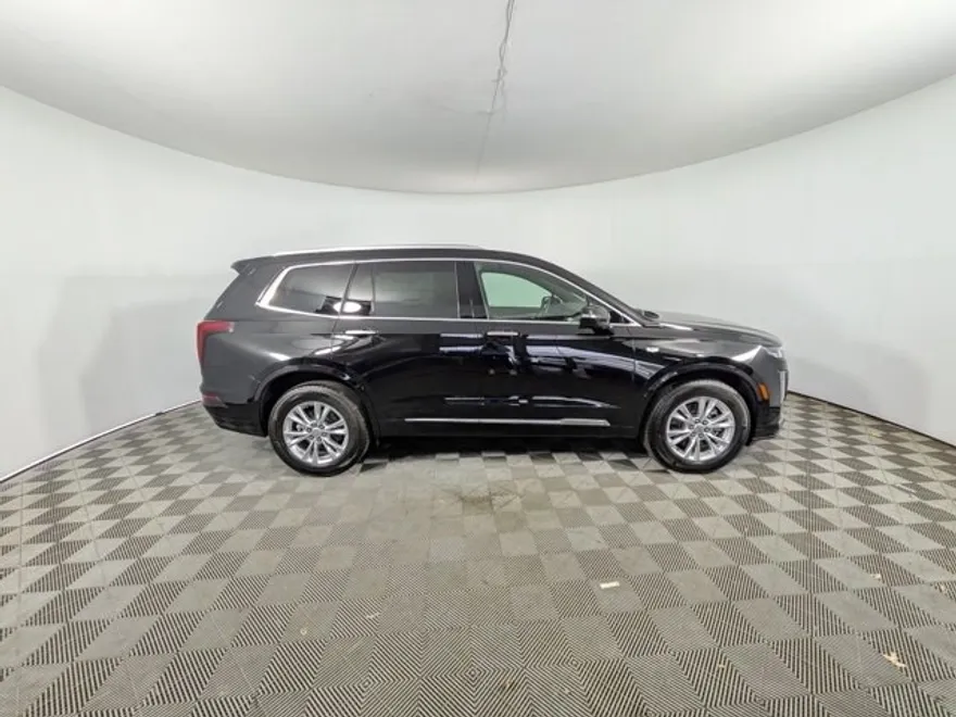 2025 Cadillac XT6 Luxury photo 1