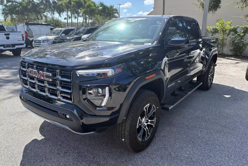 2024 Gmc Canyon AT4 photo 1