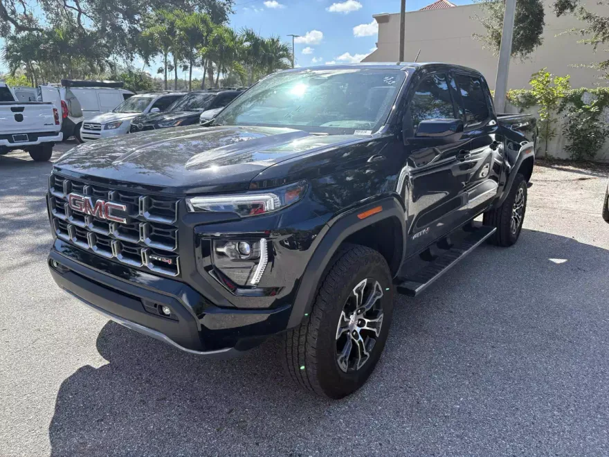 2024 Gmc Canyon AT4 photo 1
