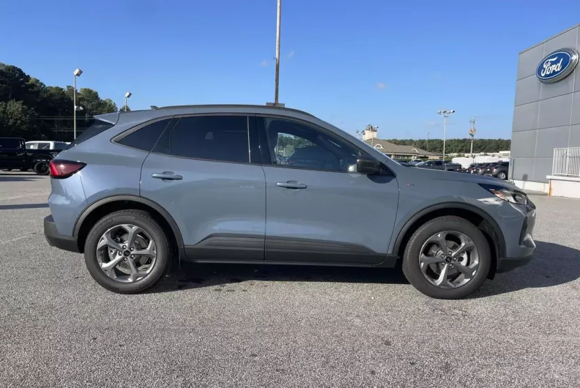 2026 Ford Escape ST-Line photo 1