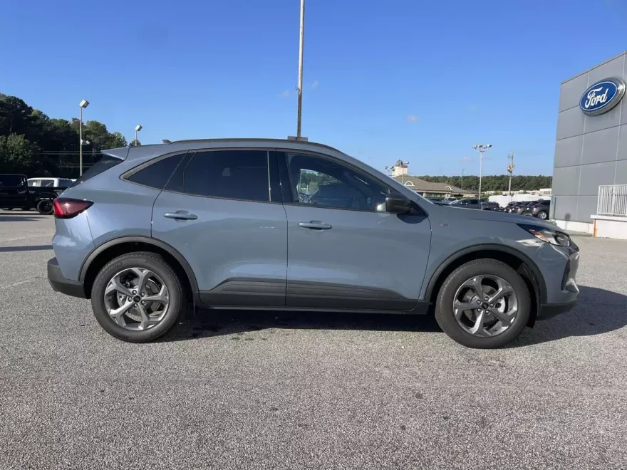 2026 Ford Escape ST-Line photo 1