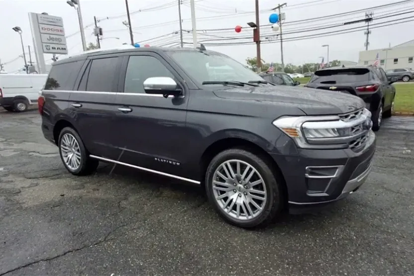 2023 Ford Expedition Platinum photo 1
