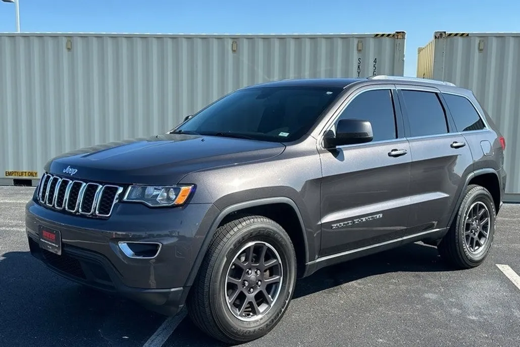 2019 Jeep Grand Cherokee Laredo E photo 1