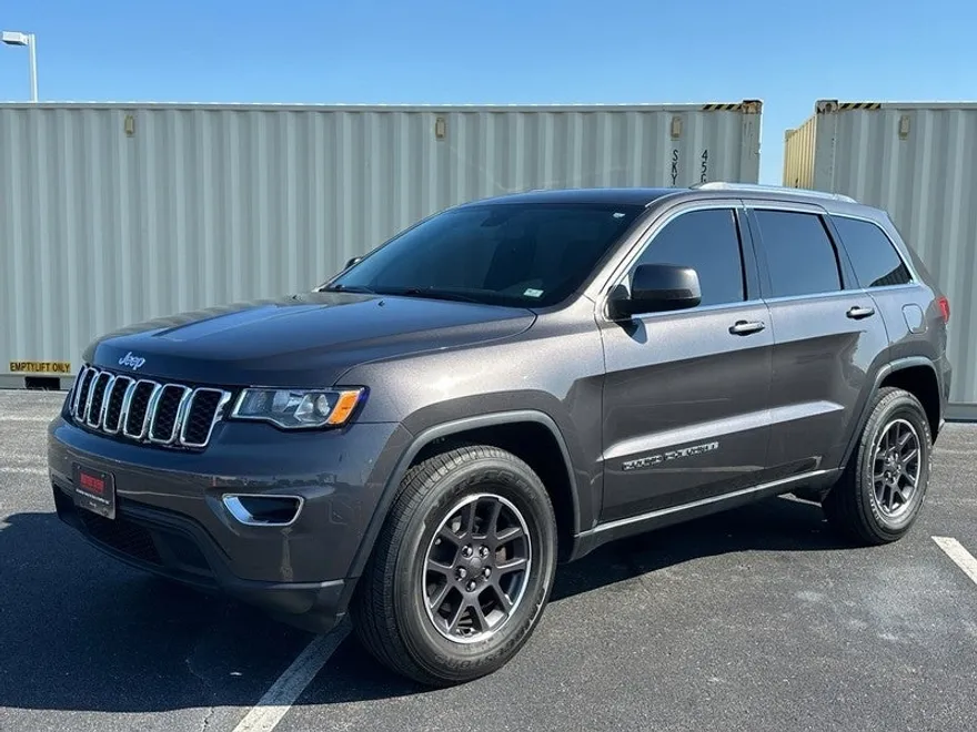 2019 Jeep Grand Cherokee Laredo E photo 1