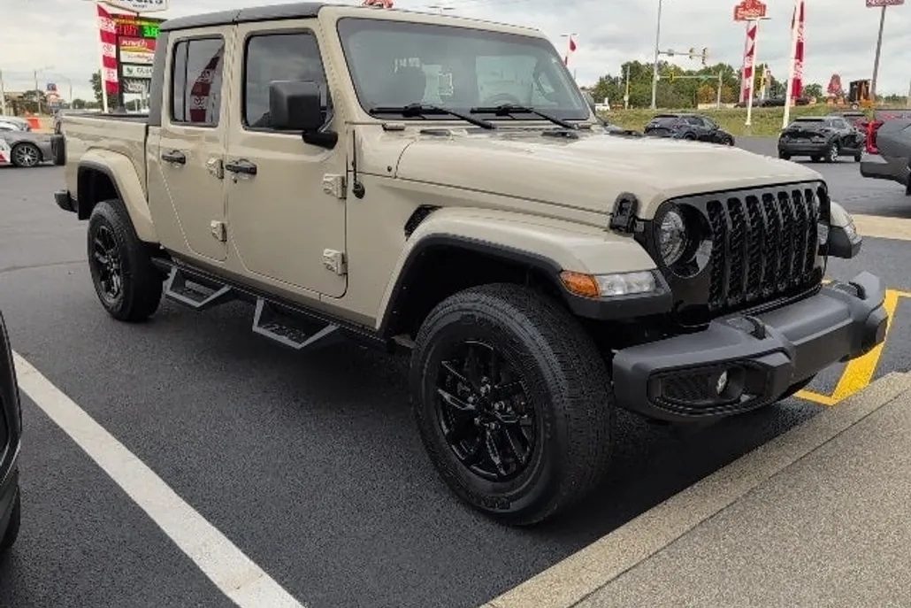 2022 Jeep Gladiator Altitude photo 1