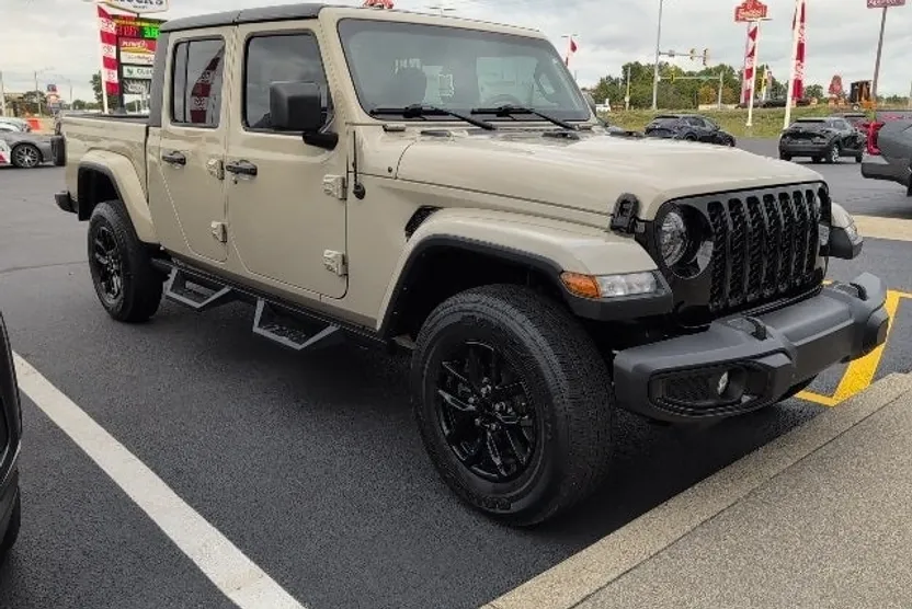 2022 Jeep Gladiator Altitude photo 1