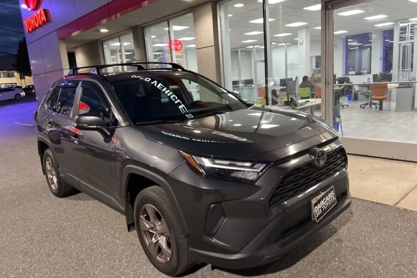 2023 Toyota RAV4 XLE photo 1