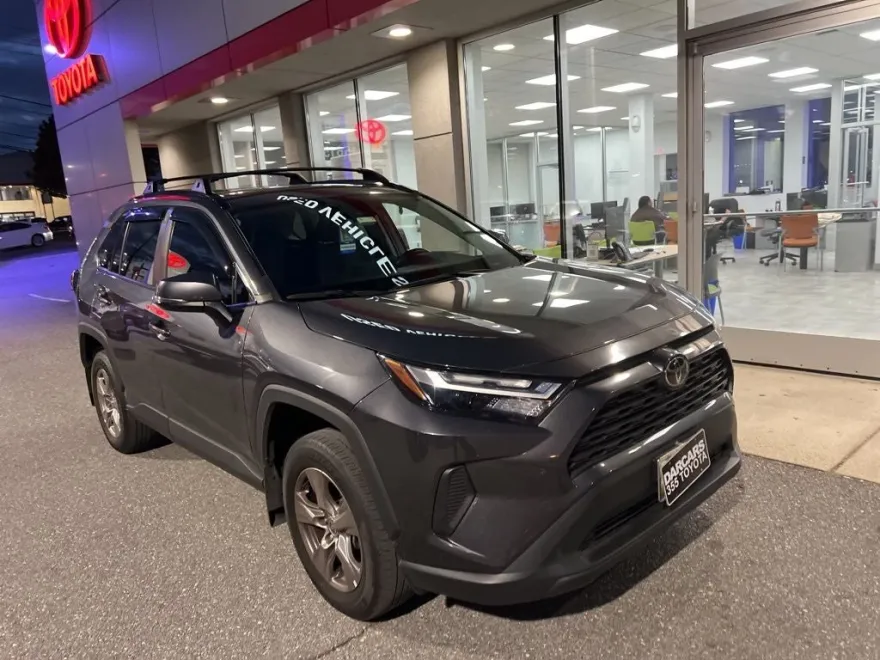 2023 Toyota RAV4 XLE photo 1
