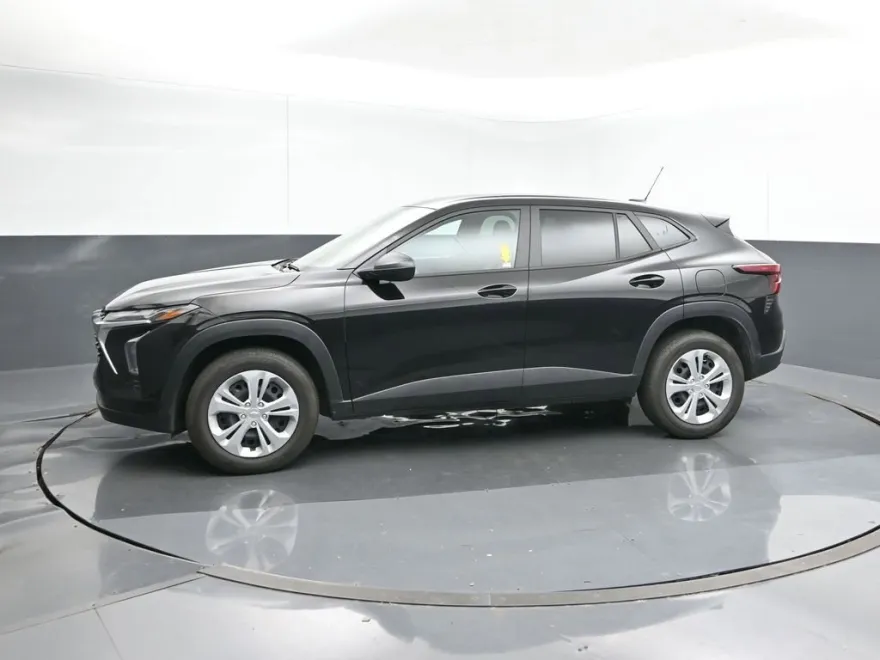 2025 Chevrolet Trax LS photo 1