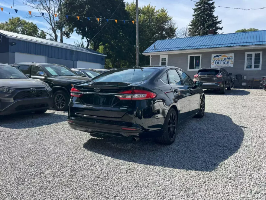 2018 Ford Fusion SE photo 1