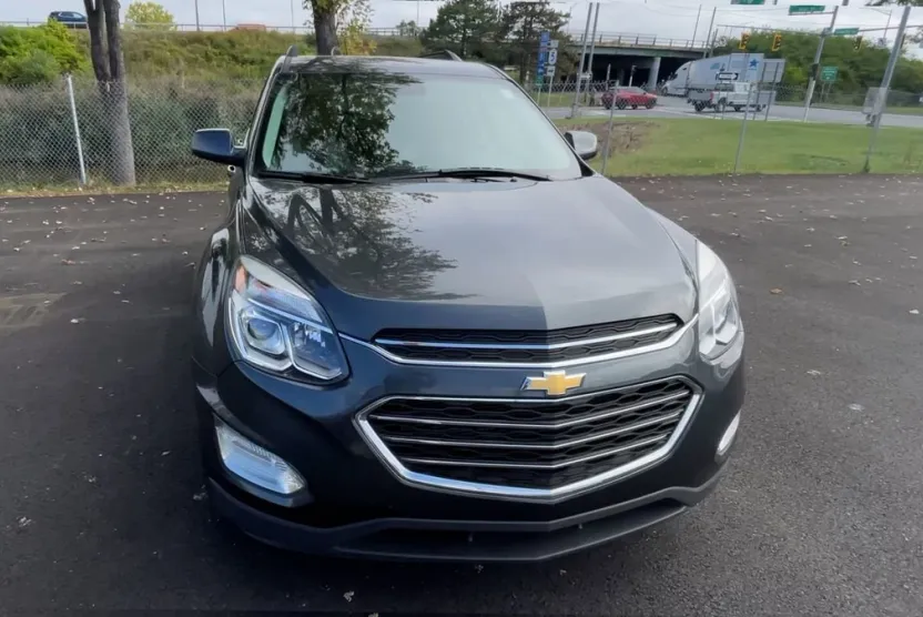 2017 Chevrolet Equinox LT photo 1