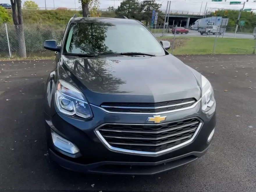 2017 Chevrolet Equinox LT photo 1