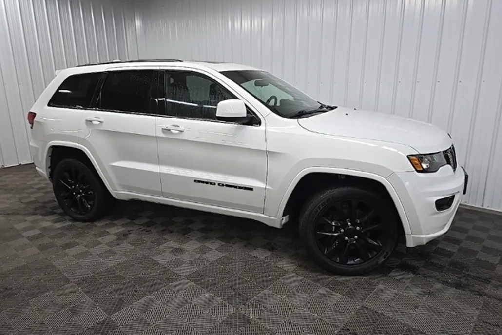 2021 Jeep Grand Cherokee Laredo X photo 1