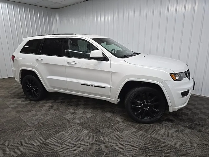 2021 Jeep Grand Cherokee Laredo X photo 1