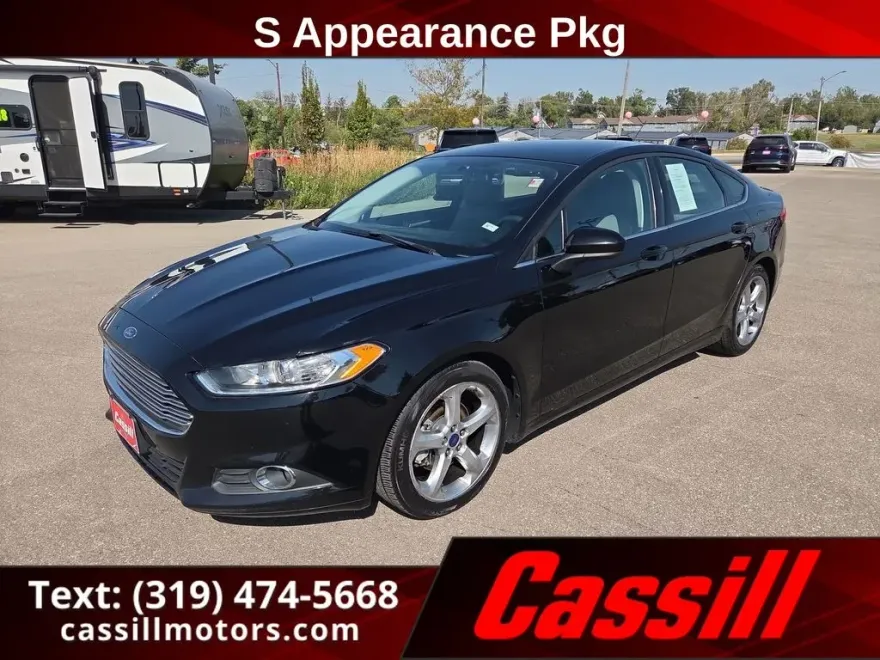 2016 Ford Fusion S photo 1