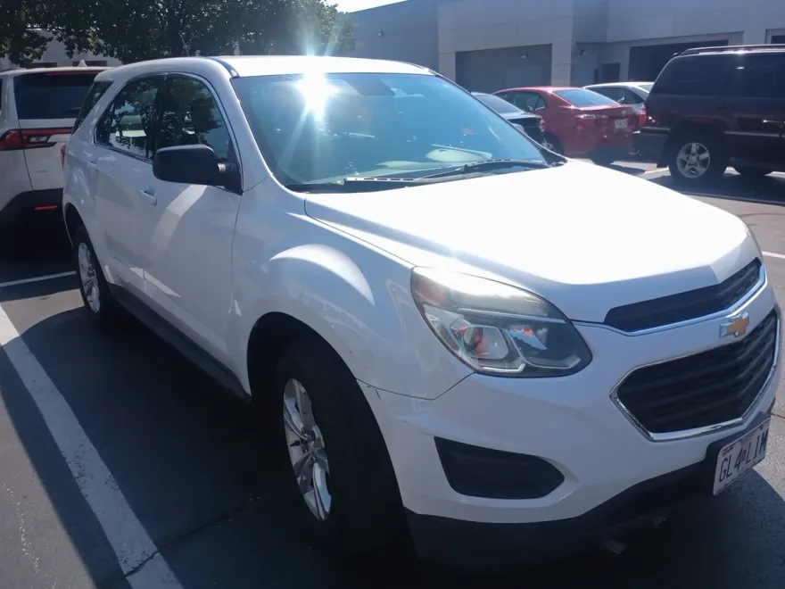 2017 Chevrolet Equinox LS photo 1