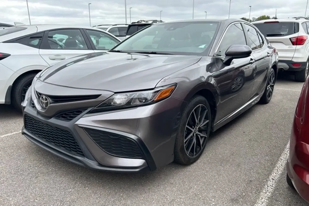 2021 Toyota Camry SE photo 1