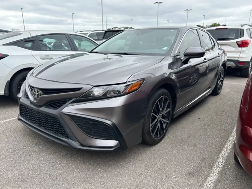2021 Toyota Camry SE photo 1