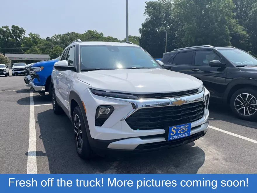 2025 Chevrolet Trailblazer LT photo 1