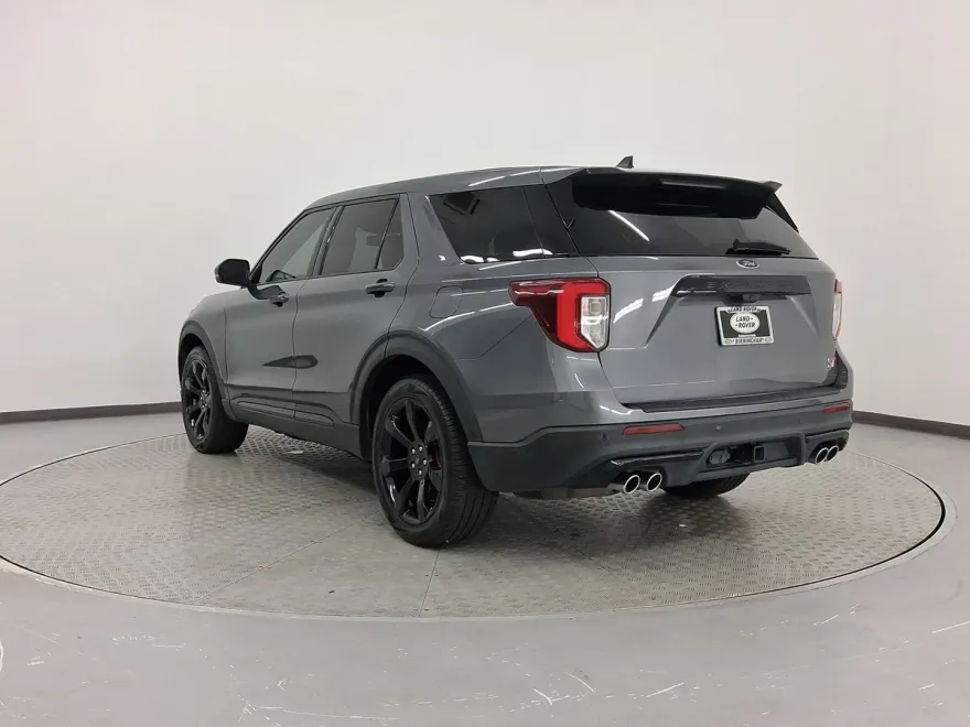 2021 Ford Explorer ST photo 1