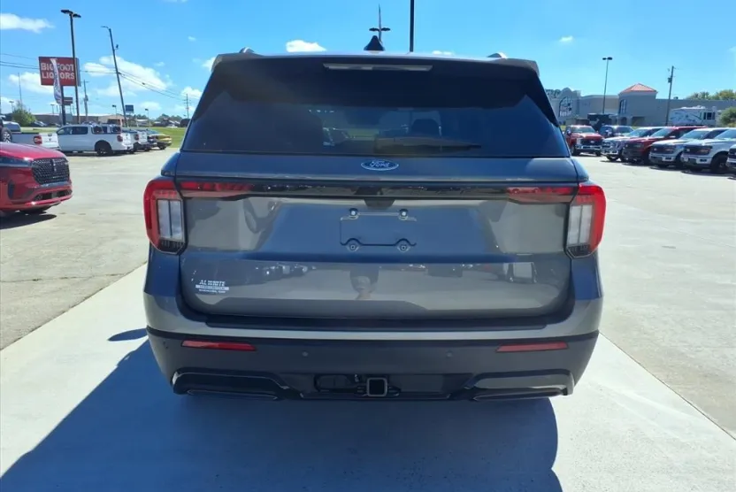 2025 Ford Explorer ST-Line photo 1