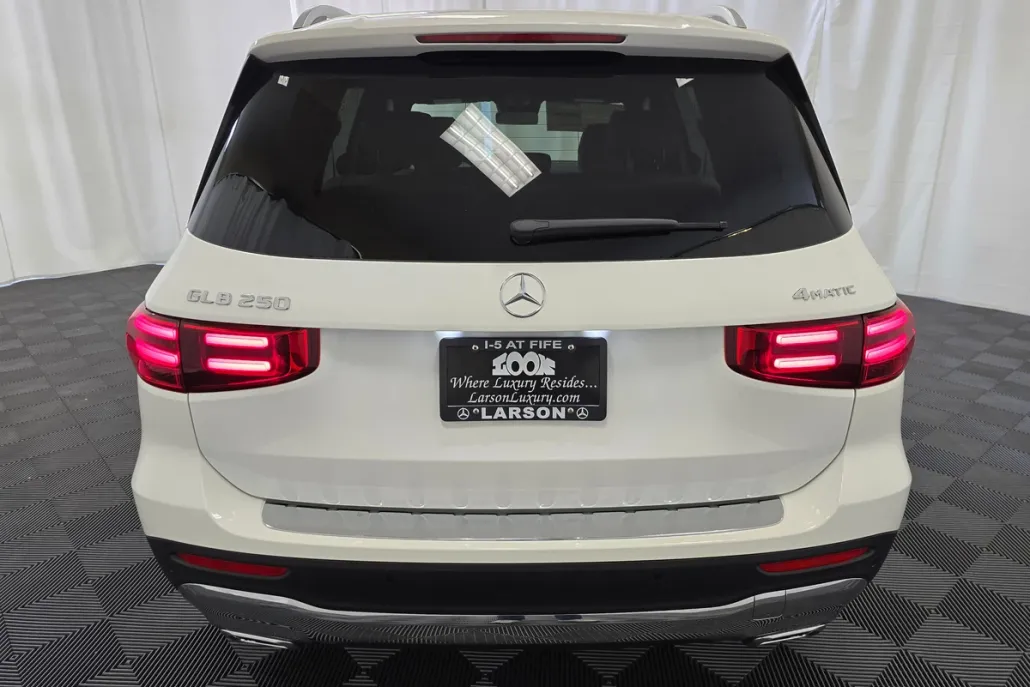 2025 Mercedes Benz GLB 250 4MATIC photo 1