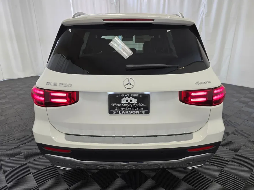 2025 Mercedes Benz GLB 250 4MATIC photo 1