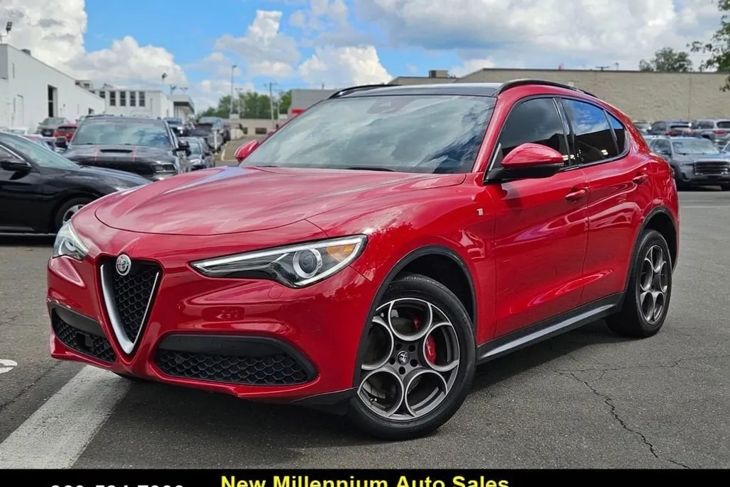 2022 Alfa Romeo Stelvio Ti photo 1