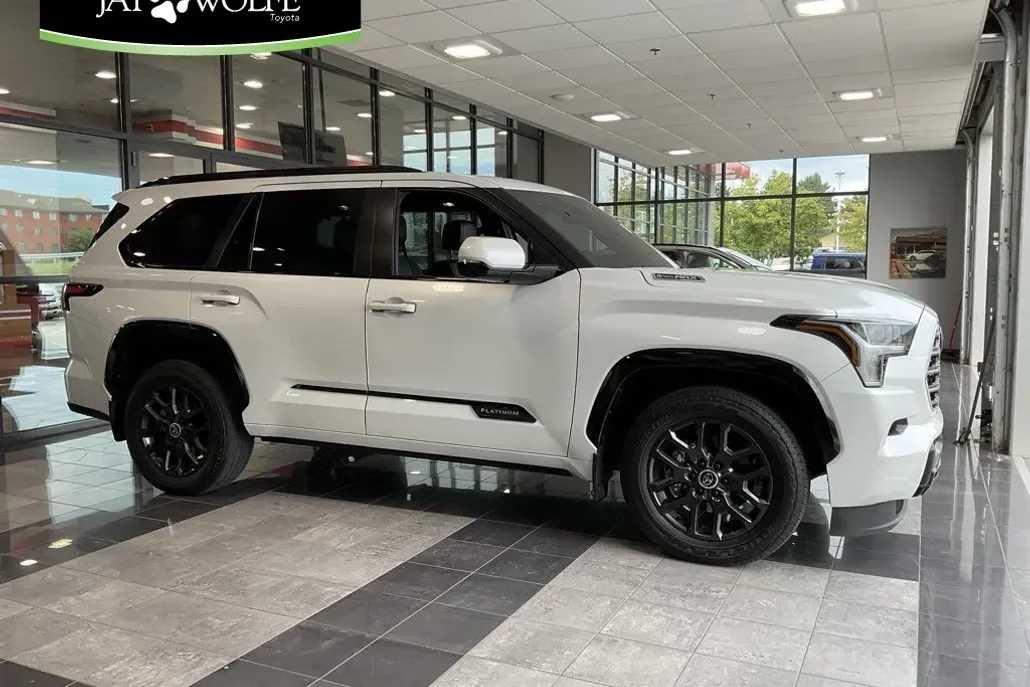 2024 Toyota Sequoia Platinum photo 1