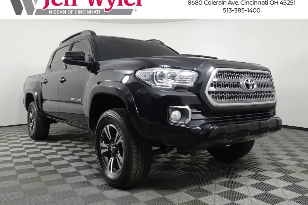 2017 Toyota Tacoma TRD Sport photo 1