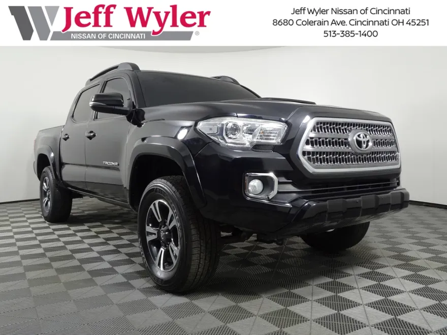 2017 Toyota Tacoma TRD Sport photo 1