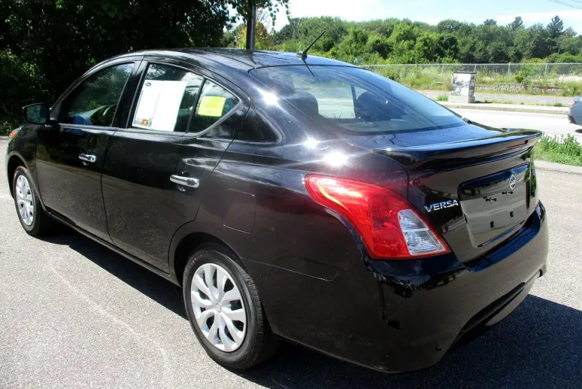 2019 Nissan Versa Sedan SV photo 1