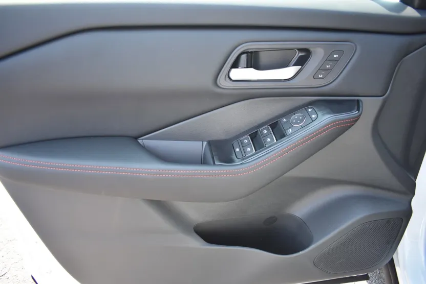 2026 Nissan Rogue SV photo 1