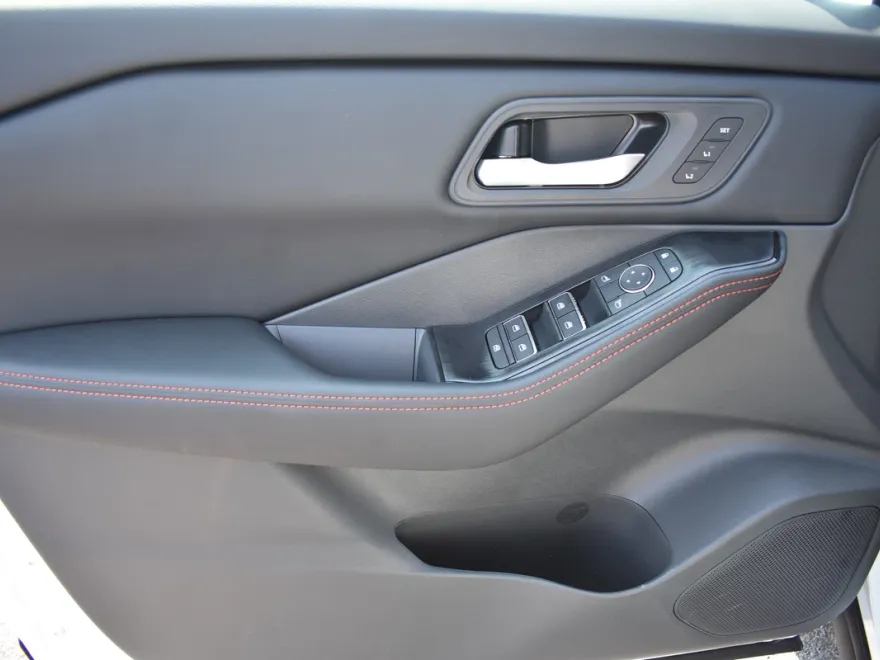 2026 Nissan Rogue SV photo 1
