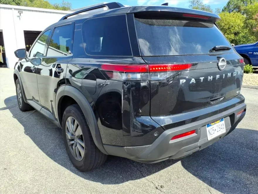 2025 Nissan Pathfinder SV photo 1