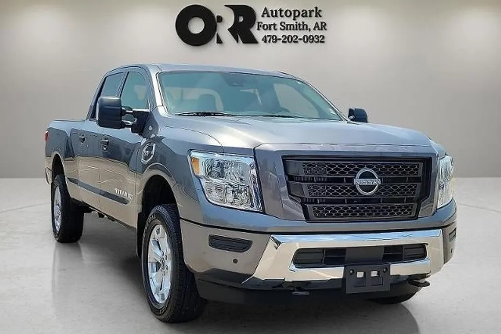 2024 Nissan Titan Crew Cab SV photo 1