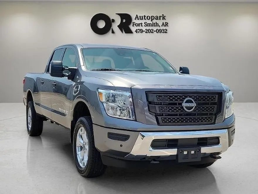 2024 Nissan Titan Crew Cab SV photo 1