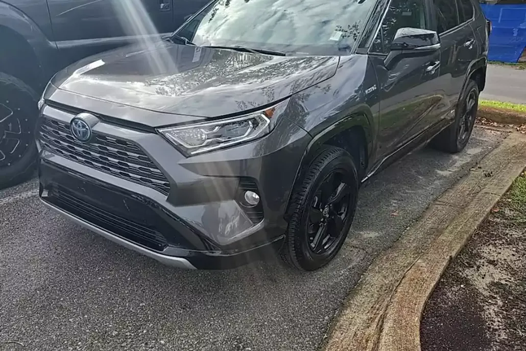 2021 Toyota RAV4 XSE photo 1
