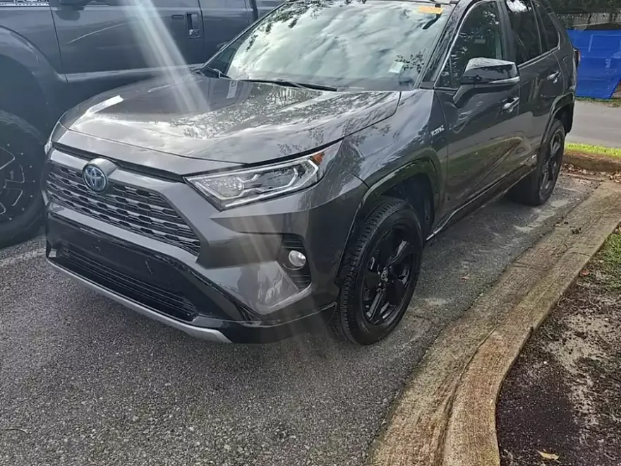 2021 Toyota RAV4 XSE photo 1