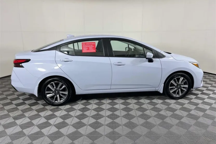 2025 Nissan Versa 1.6 SV photo 1