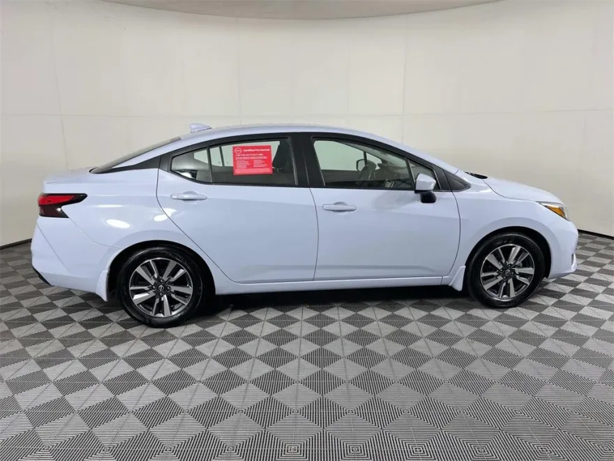 2025 Nissan Versa 1.6 SV photo 1