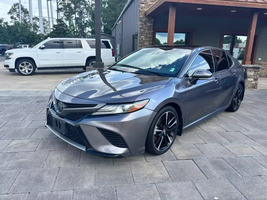 2018 Toyota Camry XSE photo 1