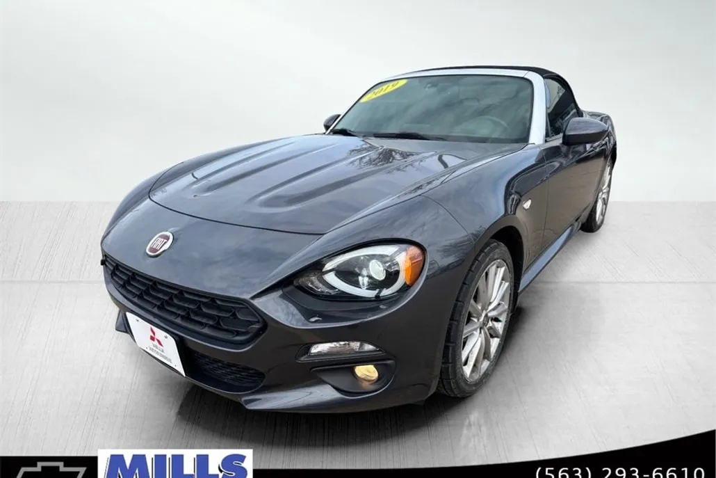 2019 Fiat 124 Spider Lusso photo 1